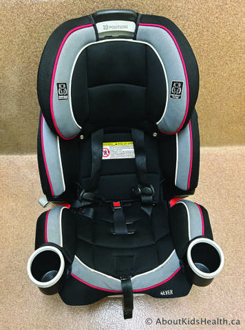 Car seat with lower sides to allow space for legs of child in hip spica cast