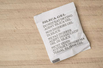 Packet of silica gel