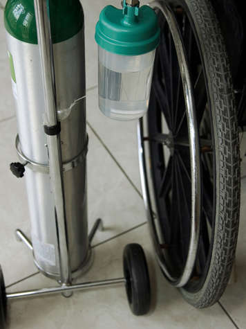 An oxygen tank attached to a wheelchair